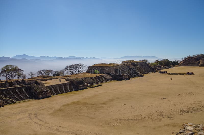 Monte Alban - las ruinas de la civilización en Oaxaca, M de Zapotec fotografía de archivo libre de regalías Monte Alban - las ruinas de la civilización en Oaxaca, M de Zapotec fotografía de archivo libre de regalías