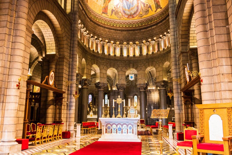 Monte Carlo Monaco – 2019 HelgonNicholas Cathedral inre i Monte - carlo, Monaco royaltyfria foton Monte Carlo Monaco – 2019 HelgonNicholas Cathedral inre i Monte - carlo, Monaco royaltyfria foton