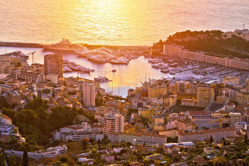 Monte Carlo Segelsporthafen- und bunte Ufergegendluftsonnenaufgangansicht stockfotos Monte Carlo Segelsporthafen- und bunte Ufergegendluftsonnenaufgangansicht stockfotos