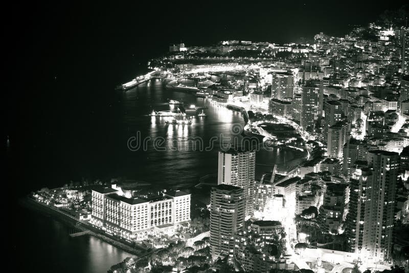 Monte Carlo Ufergegend-Abend-Schwarzweiss-Ansicht lizenzfreie stockbilder Monte Carlo Ufergegend-Abend-Schwarzweiss-Ansicht lizenzfreie stockbilder