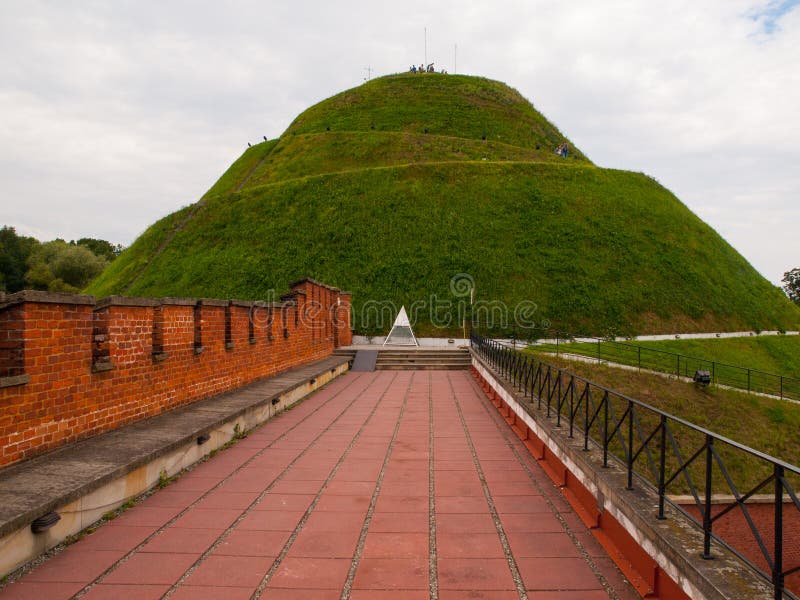 Monte De Kosciuszko Em Krakow, Polônia Foto de Stock Imagem de polônia, mola 40721946