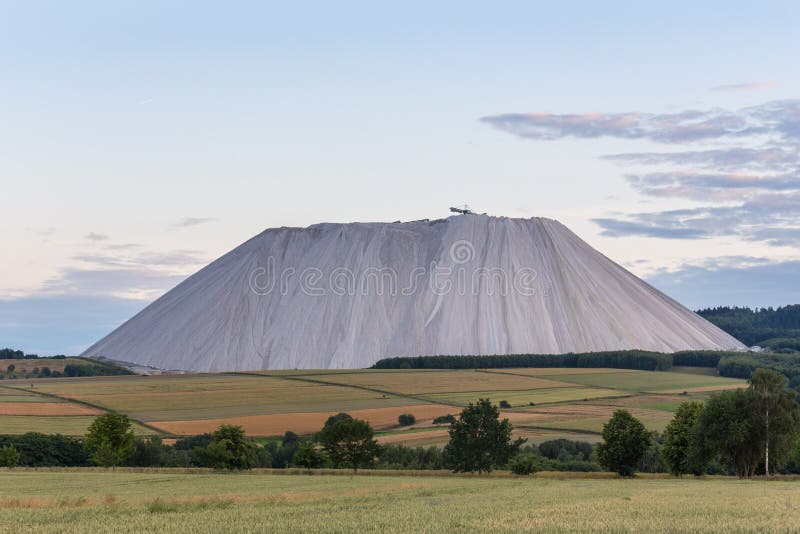 [Obrázek: monte-kali-salz-berg-heringen-deutschland-73634750.jpg]