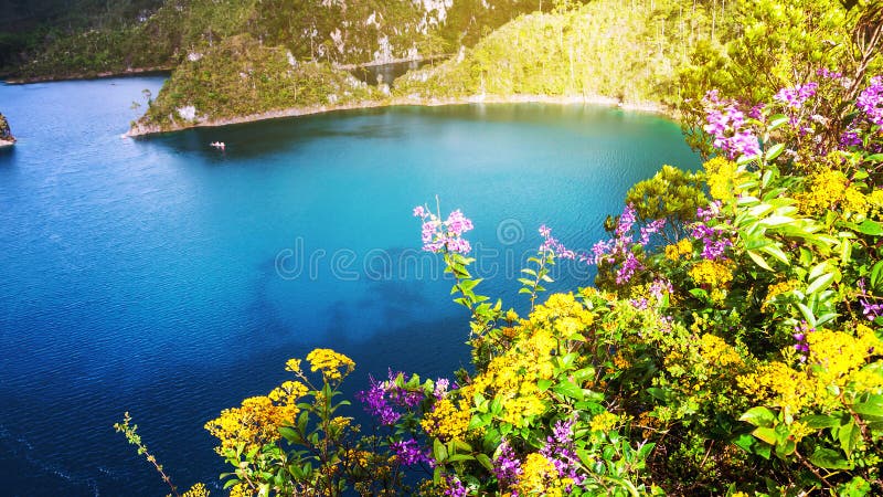 Montebello jeziora park narodowy w Chiapas, Meksyk zdjęcie stock Montebello jeziora park narodowy w Chiapas, Meksyk zdjęcie stock