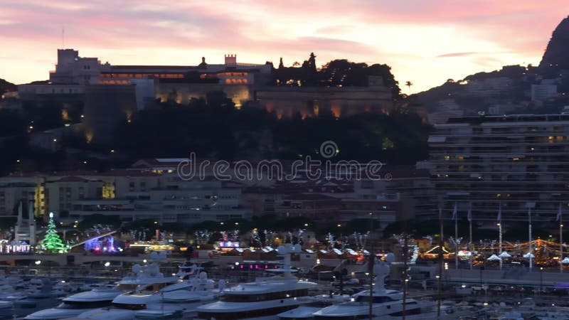 Montecarlo-port och skylin vid sunset monaco