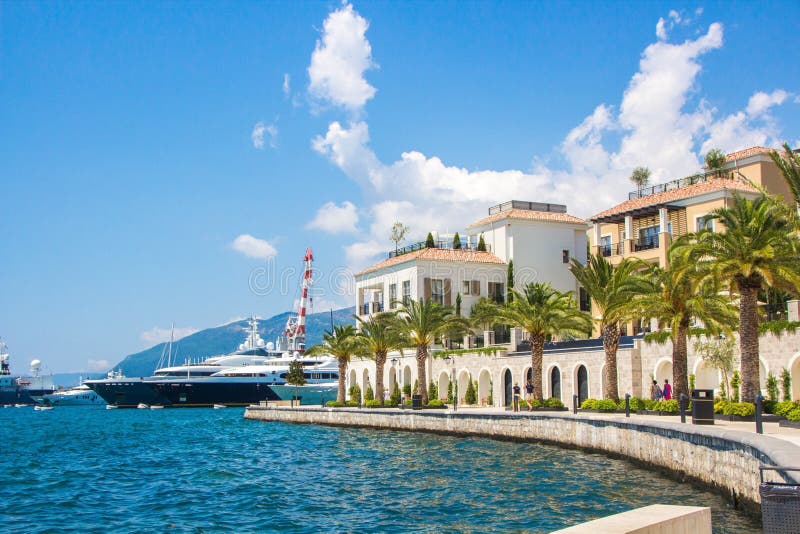 Montenegro Invallning av den Tivat staden Sikt av den Porto Montenegro byn Montenegro arkivfoton Montenegro Invallning av den Tivat staden Sikt av den Porto Montenegro byn Montenegro arkivfoton