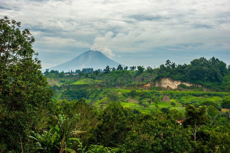 MonteringsSinabung vulkan i norr Sumatra