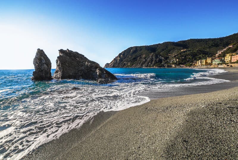 148 Monterosso Strand Felsen Und Meer Cinque Terre Ligurien Italien Fotos Kostenlose Und Royalty Free Stock Fotos Von Dreamstime