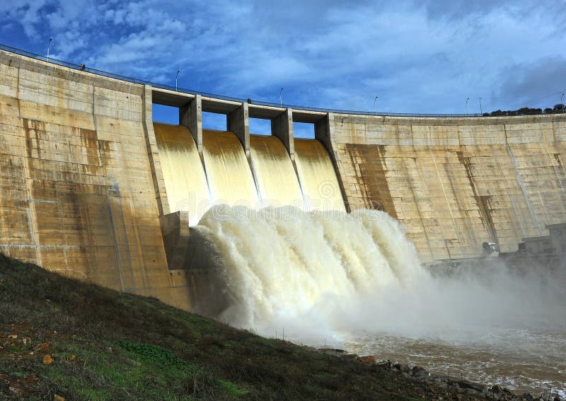 The Dam of Montoro reservoir, Ciudad Real province, Castilla la Mancha, Spain