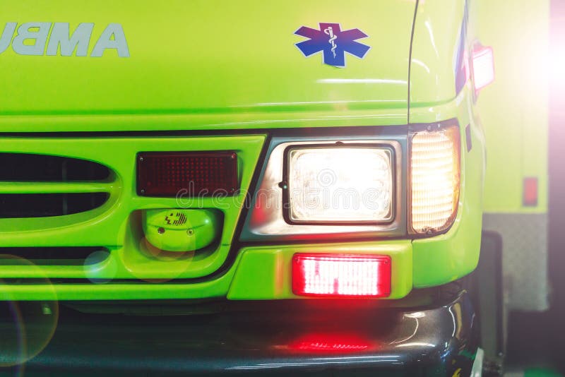 Montreal, Kanada â€ "Marzec 25, 2018 Ambulansowy Samochód