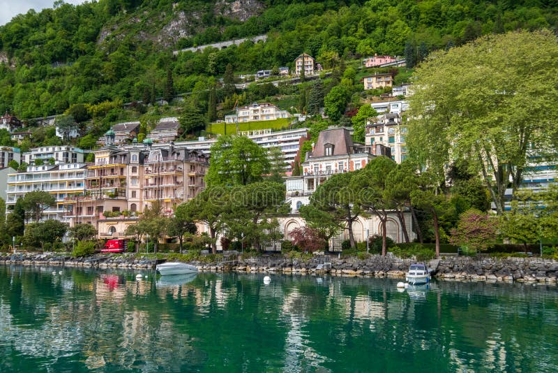 Montreux, vue depuis le bateau sur le lac de Genève photo libre de droits Montreux, vue depuis le bateau sur le lac de Genève photo libre de droits