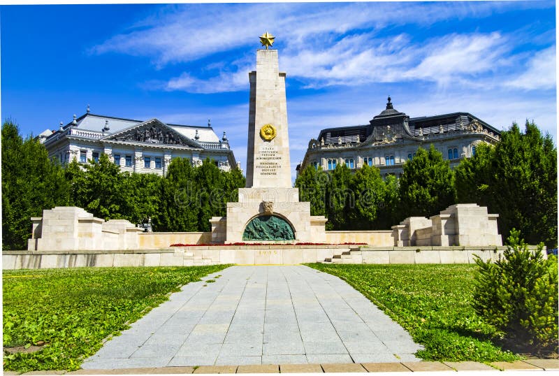 Monument aan de Sovjetmilitairenbevrijders op Vrijheidsvierkant in Boedapest stock fotografie Monument aan de Sovjetmilitairenbevrijders op Vrijheidsvierkant in Boedapest stock fotografie