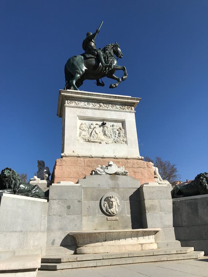 Monument aan Philip IV van Spanje, Madrid, Spanje Blauwe hemel royalty-vrije stock foto's Monument aan Philip IV van Spanje, Madrid, Spanje Blauwe hemel royalty-vrije stock foto's