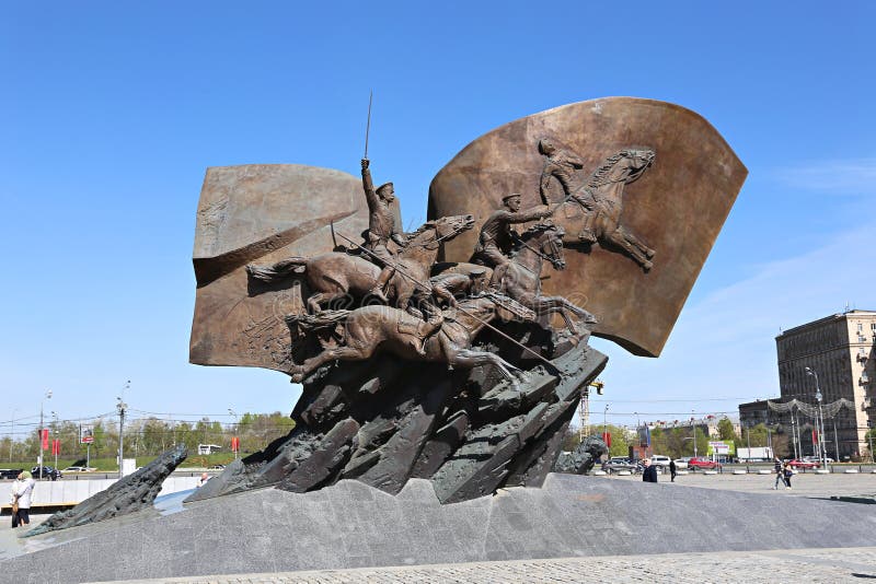 Monument aan Russische helden en militairen die in Wereldoorlog I stierven stock afbeeldingen Monument aan Russische helden en militairen die in Wereldoorlog I stierven stock afbeeldingen