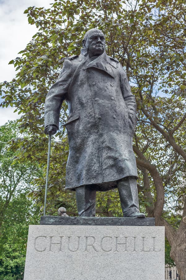 Monument av Winston Churchill på Westminster, London, England, Förenade kungariket arkivfoton Monument av Winston Churchill på Westminster, London, England, Förenade kungariket arkivfoton