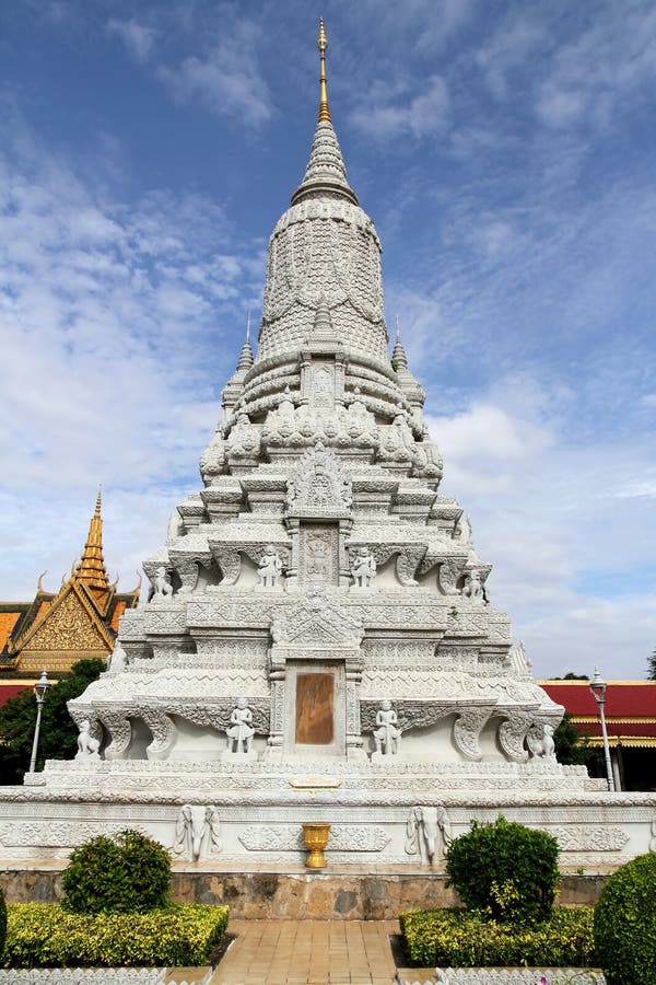 Monument bij Groot Paleis, Kambodja stock fotografie Monument bij Groot Paleis, Kambodja stock fotografie