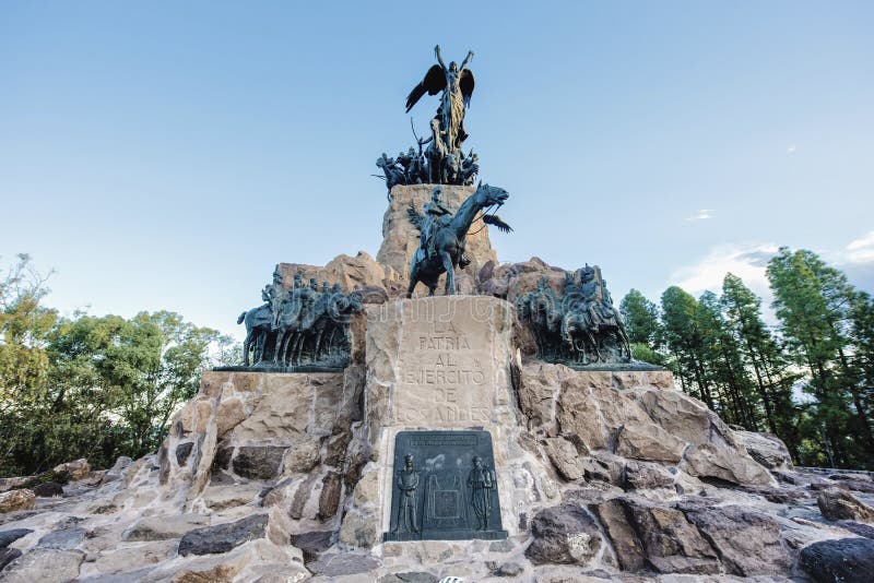 Monument Cerros de la Gloria in Mendoza, Argentinien. lizenzfreie stockfotografie Monument Cerros de la Gloria in Mendoza, Argentinien. lizenzfreie stockfotografie