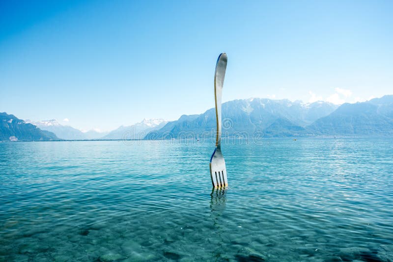 Monument de fourchette dans le lac geneva photographie stock Monument de fourchette dans le lac geneva photographie stock