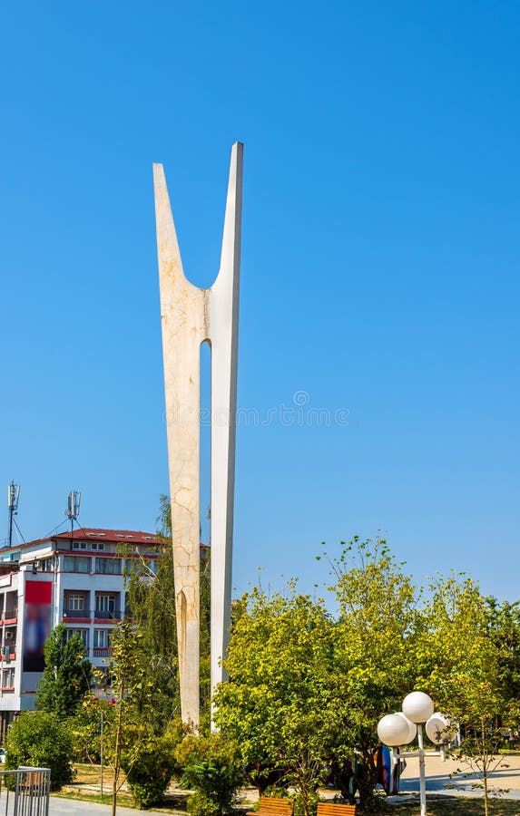 Monument der Bruderschaft und der Einheit in Pristina lizenzfreie stockfotografie