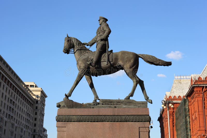 Monument Georgy Zhukov sur le grand dos de Manege à Moscou