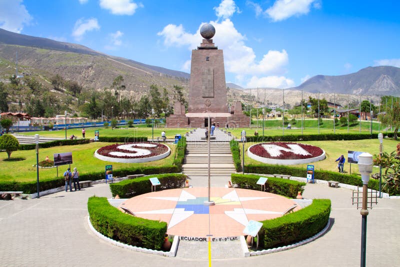 Monument Mitad del Mundo vicino a Quito nell'Ecuador fotografie stock libere da diritti Monument Mitad del Mundo vicino a Quito nell'Ecuador fotografie stock libere da diritti
