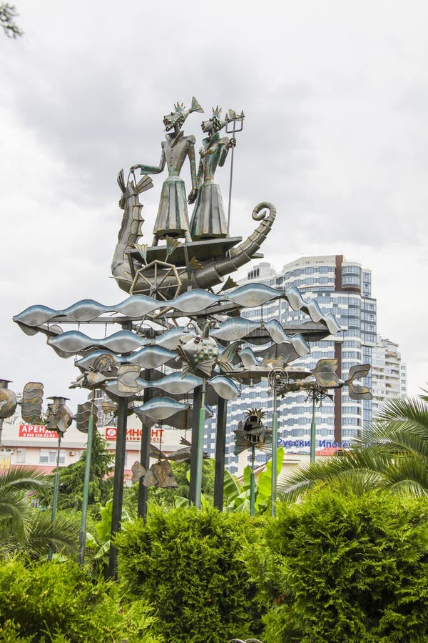 Monument nahe Sochi-Werbungshafen lizenzfreie stockbilder Monument nahe Sochi-Werbungshafen lizenzfreie stockbilder