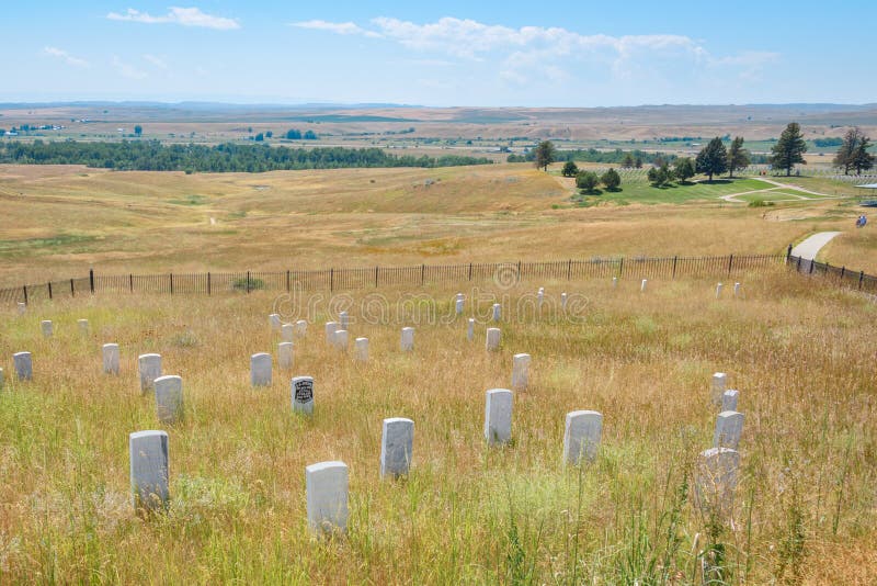 Monument national de champ de bataille de Little Bighorn, MONTANA, Etats-Unis - 18 juillet 2017 : Pierres de marqueur de cavaleri photographie stock Monument national de champ de bataille de Little Bighorn, MONTANA, Etats-Unis - 18 juillet 2017 : Pierres de marqueur de cavaleri photographie stock