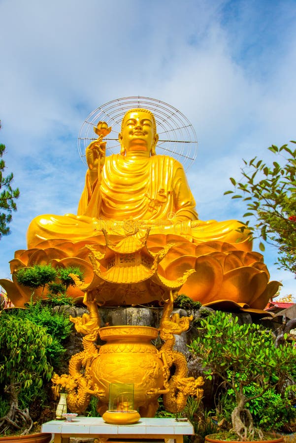  Monument  Religieux Or Pos  Bouddha  Image stock Image du 
