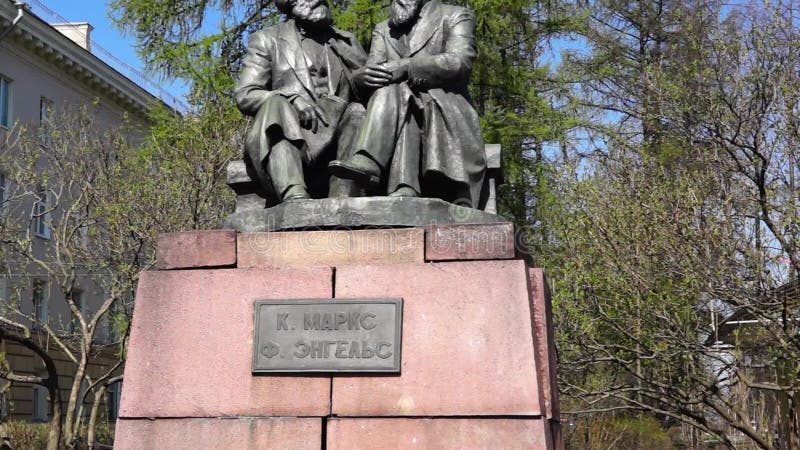 Monument till Karl Marks och Fridrich Engels