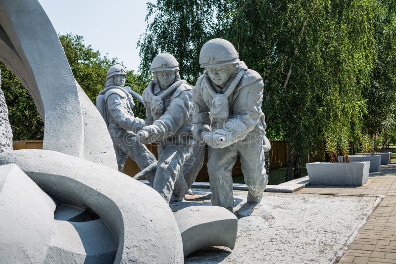 Monument till likvidatorerna av följderna av den Tjernobyl kärnkraftverkolyckan