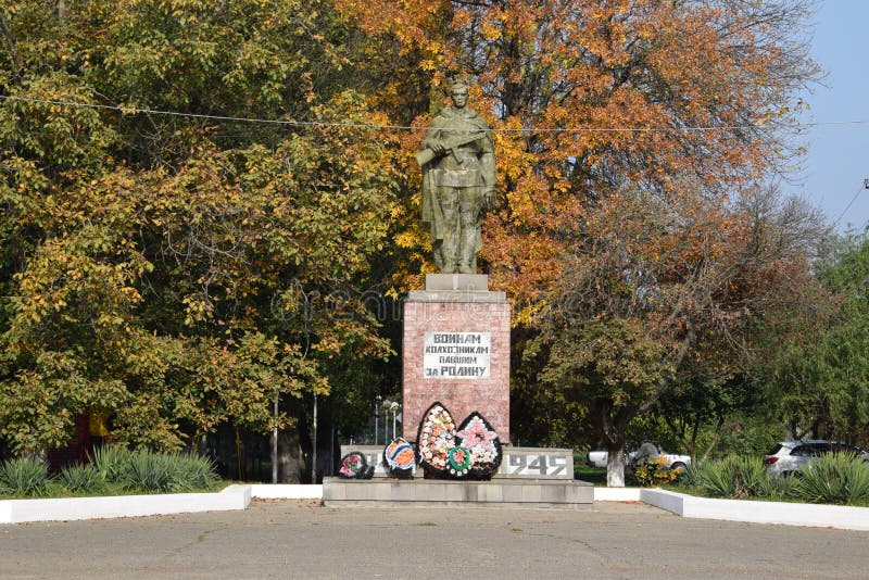 Памятники усть лабинск. Памятники Усть Лабинска. Памятник воину колхознику Усть-Лабинск. Памятники города Усть-Лабинска. Мемориал "Усть-Лабинская крепость Суворова.