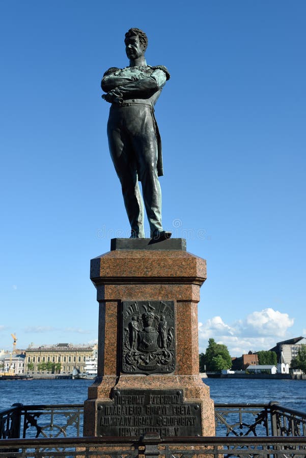 Monument zu Ivan Kruzenshtern in St Petersburg, Russland stockfotografie Monument zu Ivan Kruzenshtern in St Petersburg, Russland stockfotografie