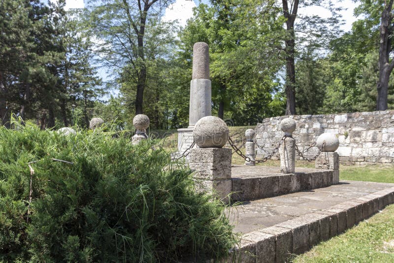 Monument zu Kniaz Mailand in der Festung der Stadt von Nis, Serbien lizenzfreies stockfoto Monument zu Kniaz Mailand in der Festung der Stadt von Nis, Serbien lizenzfreies stockfoto