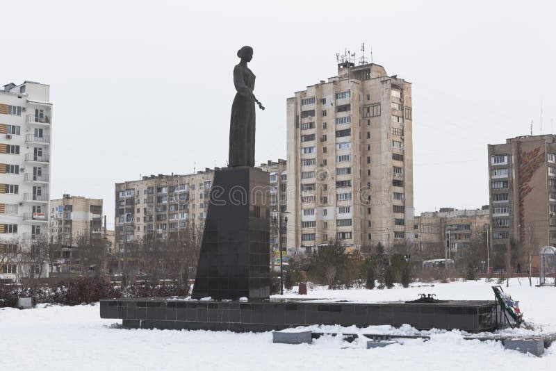 Monument zur traurigen Mutter im komplexen Erinnerungs`` Krasnaya Gorka in Evpatoria, Krim stockfotografie Monument zur traurigen Mutter im komplexen Erinnerungs`` Krasnaya Gorka in Evpatoria, Krim stockfotografie