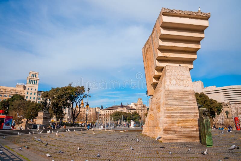 Monument à francesc macia sur catalonia square view. Monument à francesc macia sur la place catalonia vue à barcelone.