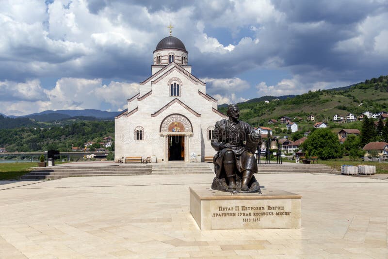 Monument à Petar II Petrovich Njegosh images libres de droits Monument à Petar II Petrovich Njegosh images libres de droits