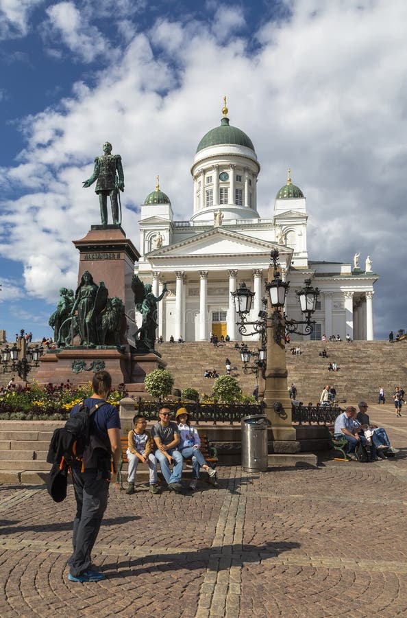 Monument över tsar Alexander II i Helsingfors fotografering för bildbyråer Monument över tsar Alexander II i Helsingfors fotografering för bildbyråer