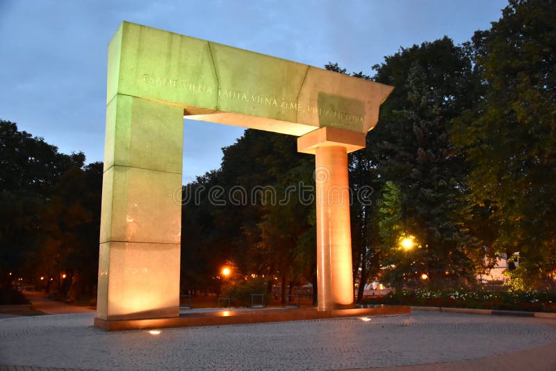 Monumentbåge i Klaipeda lithuania royaltyfria foton Monumentbåge i Klaipeda lithuania royaltyfria foton