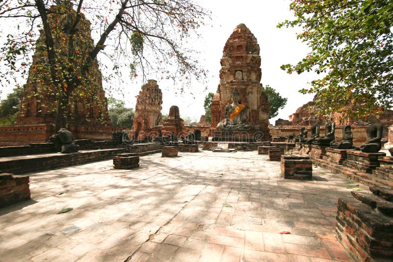Monumenten van buddah, ruïnes van Ayutthaya stock foto Monumenten van buddah, ruïnes van Ayutthaya stock foto