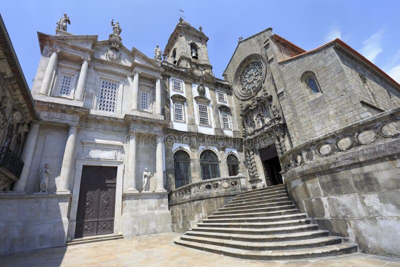 Monumentenkerk van St Francis Sao Francisco voorgevel in Porto royalty-vrije stock afbeelding Monumentenkerk van St Francis Sao Francisco voorgevel in Porto royalty-vrije stock afbeelding