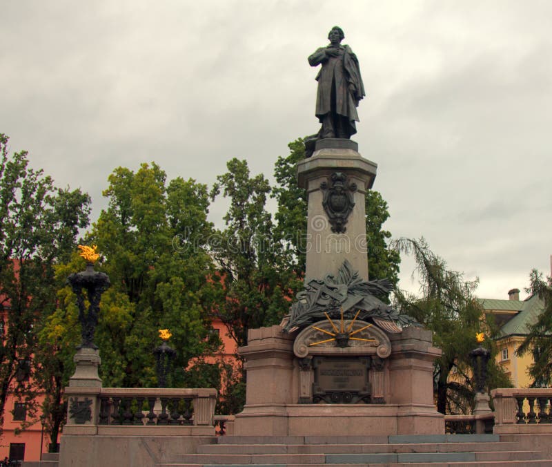 Monumento a Adam Mickiewicz foto de stock Monumento a Adam Mickiewicz foto de stock