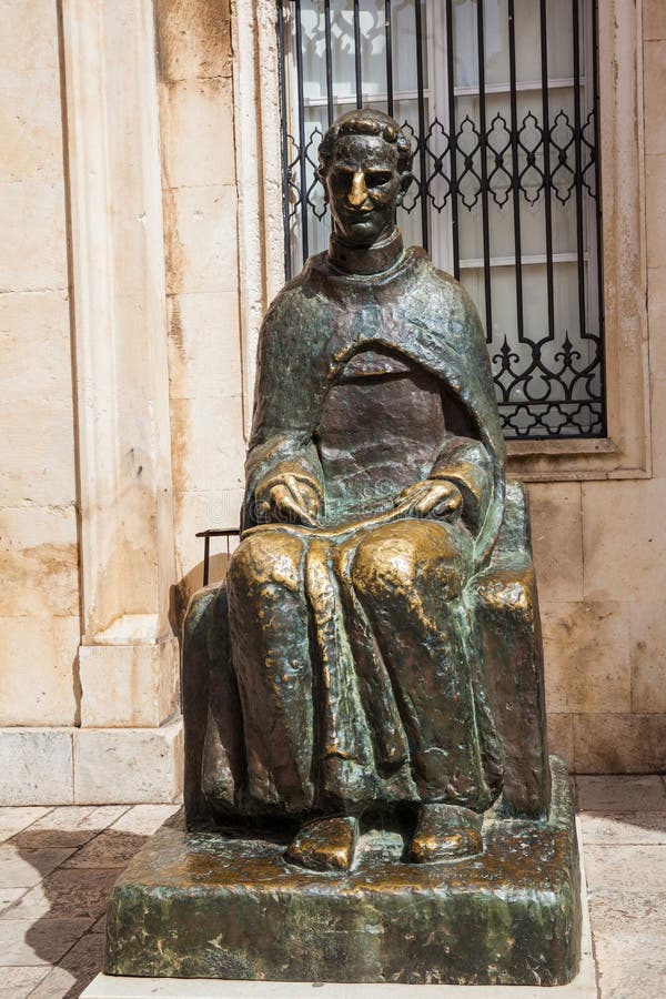 Monumento al dramaturgo croata y al escritor Marin Drzic del renacimiento de la prosa fotos de archivo libres de regalías Monumento al dramaturgo croata y al escritor Marin Drzic del renacimiento de la prosa fotos de archivo libres de regalías