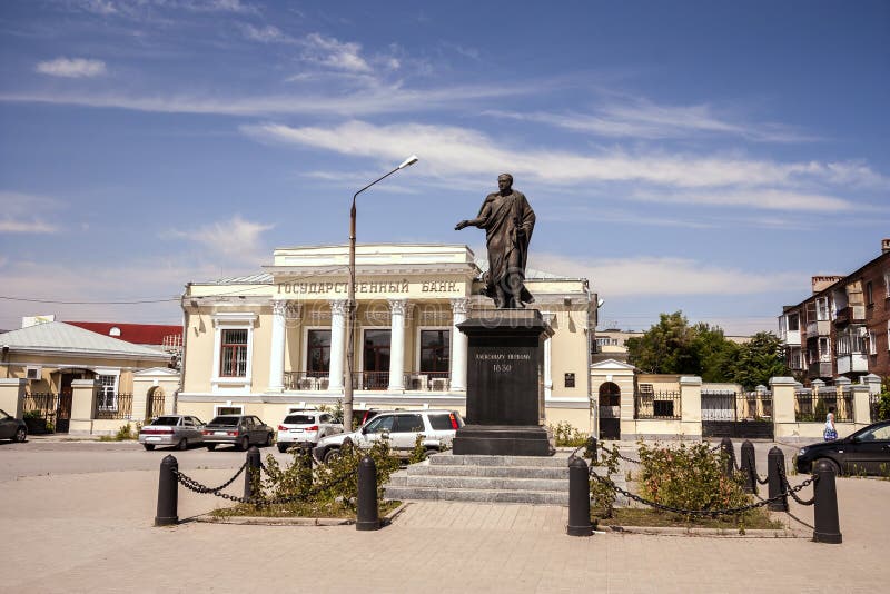 Monumento al emperador Alexander el primer en Alexander Square en la ciudad de Taganrog, región de Rostov, Rusia, el 4 de agosto fotos de archivo libres de regalías Monumento al emperador Alexander el primer en Alexander Square en la ciudad de Taganrog, región de Rostov, Rusia, el 4 de agosto fotos de archivo libres de regalías