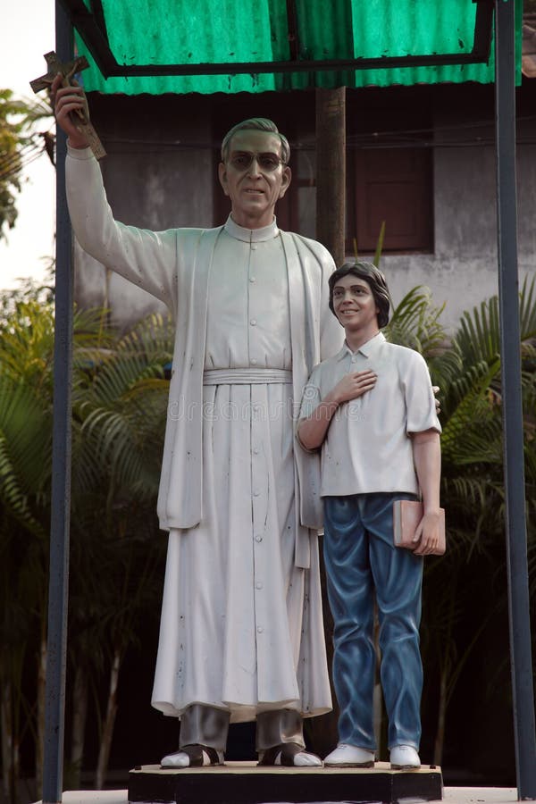 Monumento al misionario croata Ante Gabric de la jesuita en Kumrokhali, la India imagen de archivo libre de regalías Monumento al misionario croata Ante Gabric de la jesuita en Kumrokhali, la India imagen de archivo libre de regalías