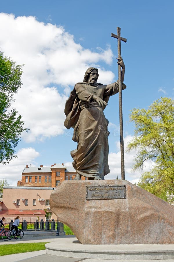 Monumento al santo di Andrew dell'apostolo Primo chiamato a Harkìv, Ucraina fotografia stock libera da diritti Monumento al santo di Andrew dell'apostolo Primo chiamato a Harkìv, Ucraina fotografia stock libera da diritti