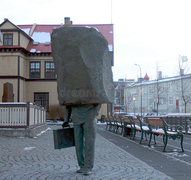 Monumento ao burocrata desconhecido em Reykjavik fotos de stock Monumento ao burocrata desconhecido em Reykjavik fotos de stock