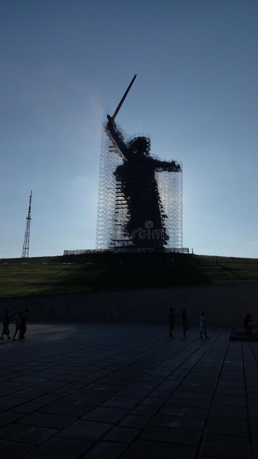 Monumento-conjunto de la reconstrucción a los héroes de Stalingrad las llamadas de la patria imagen de archivo Monumento-conjunto de la reconstrucción a los héroes de Stalingrad las llamadas de la patria imagen de archivo
