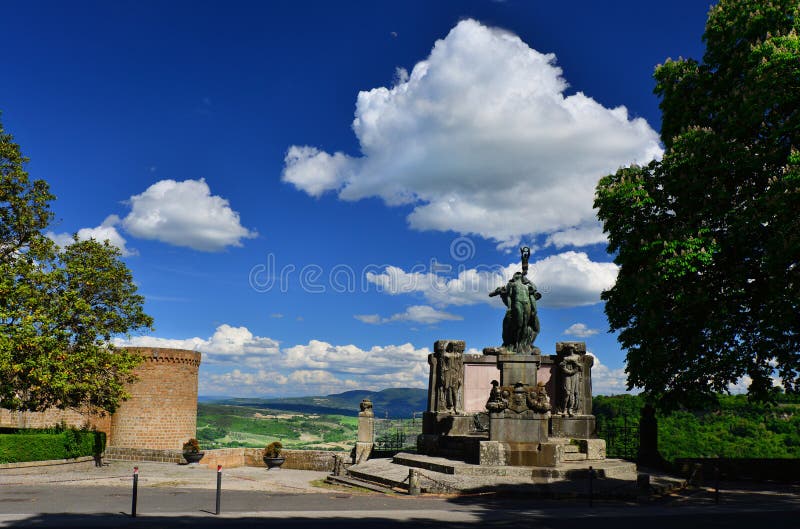 Monumento de la Primera Guerra Mundial en Orvieto imágenes de archivo libres de regalías Monumento de la Primera Guerra Mundial en Orvieto imágenes de archivo libres de regalías