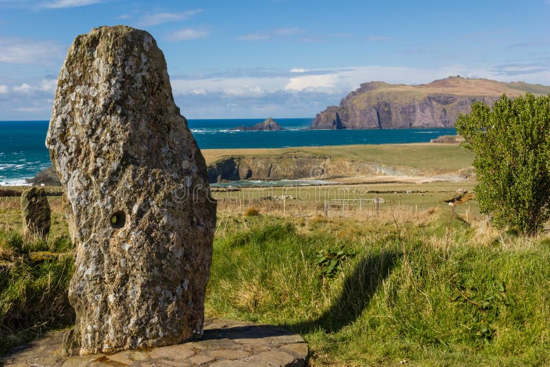 Monumento de pedra velho Península ireland do Dingle fotografia de stock Monumento de pedra velho Península ireland do Dingle fotografia de stock
