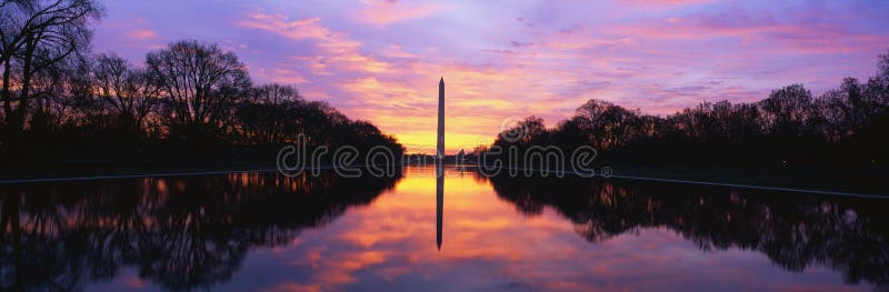 Monumento de Washington en la salida del sol imágenes de archivo libres de regalías Monumento de Washington en la salida del sol imágenes de archivo libres de regalías