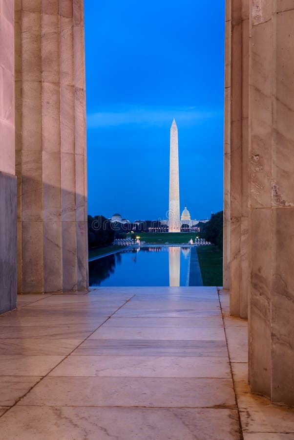 Monumento de Washington que refleja de Jefferson